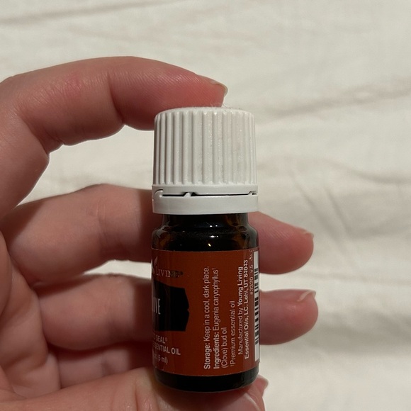 Young Living Clove - 5 ml - Picture 2 of 3